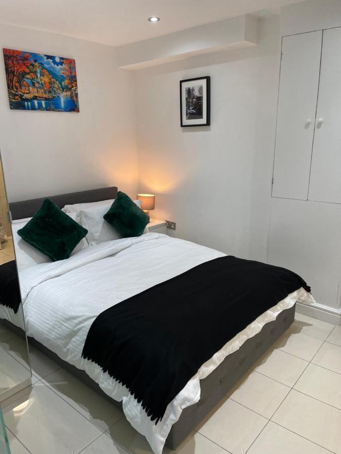 Modern 1 Bedroom Holiday Apartment In Southminster Exterior foto